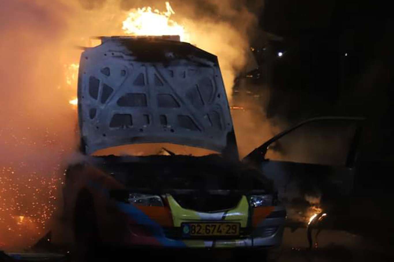 Filistinli gençlerden işgale karşı araç yakma eylemi: HAMAS eylemlerin yayılması çağrısında bulundu Filistinli gençlerden işgale karşı araç yakma eylemi: HAMAS eylemlerin yayılması çağrısında bulundu